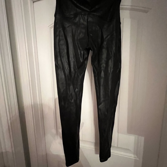 NWOT Spanx faux leather leggings. Size Large - Picture 3 of 6